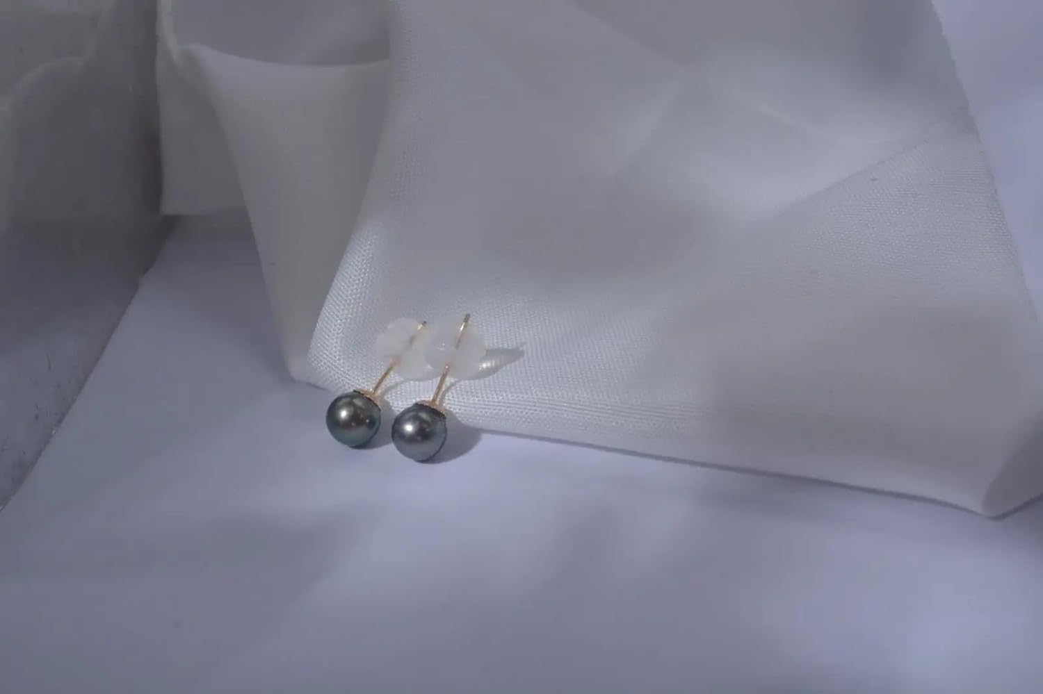 18K Yellow Gold Natural Tahiti Black Pearl Earrings | Round Pearl, 4-5mm Pearl Size, Fine Jewelry