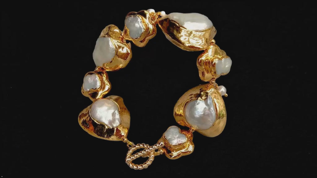 Baroque Pearl Heart Bracelet, 9 Inch Gold Plated Toggle Clasp, White Keshi Pearl with Black Accent Beads