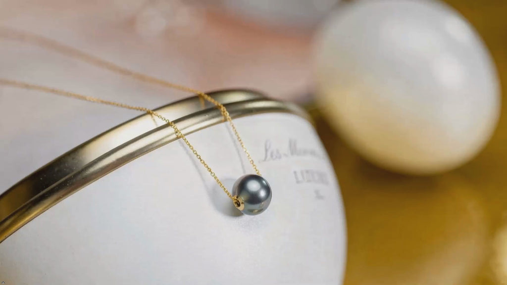 18K Gold Round Tahiti Black Pearl Pendant